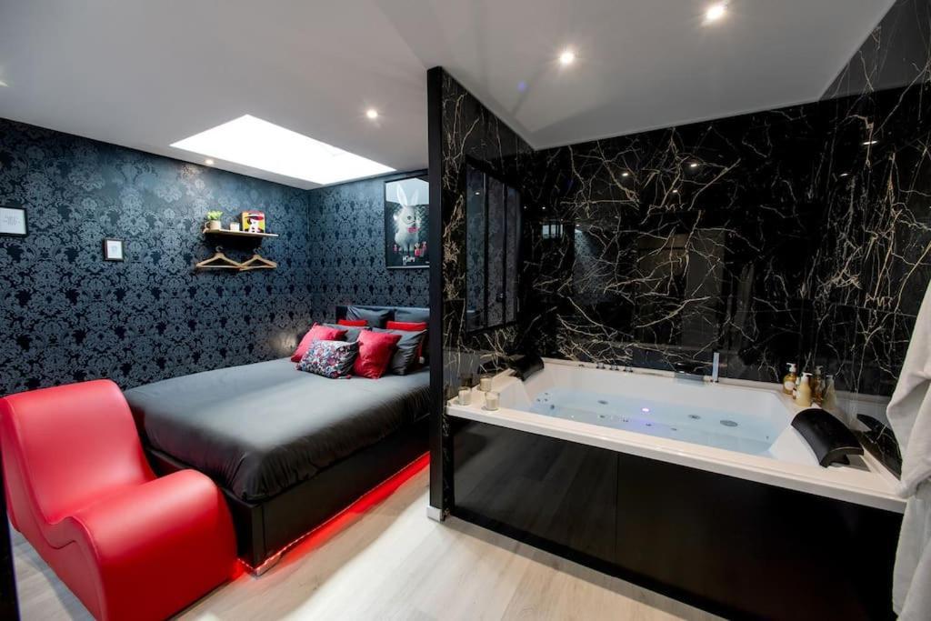 * Love Room Jacuzzi * Aubie-et-Espessas Exterior foto