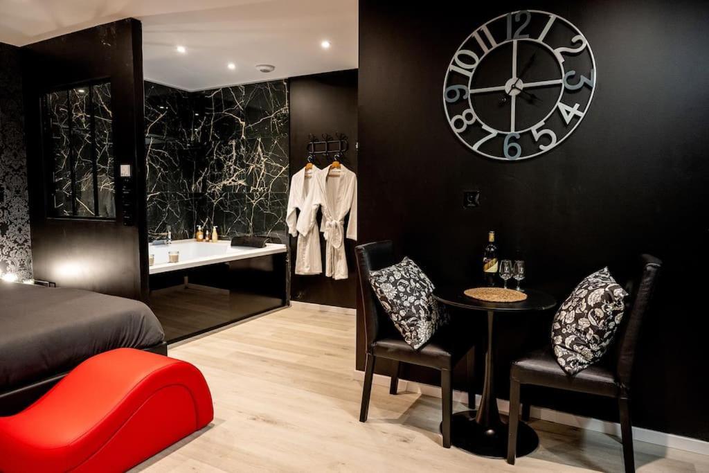 * Love Room Jacuzzi * Aubie-et-Espessas Exterior foto